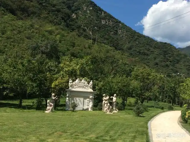 九公山公墓家庭纪念馆 - 九公山长城纪念林陵园